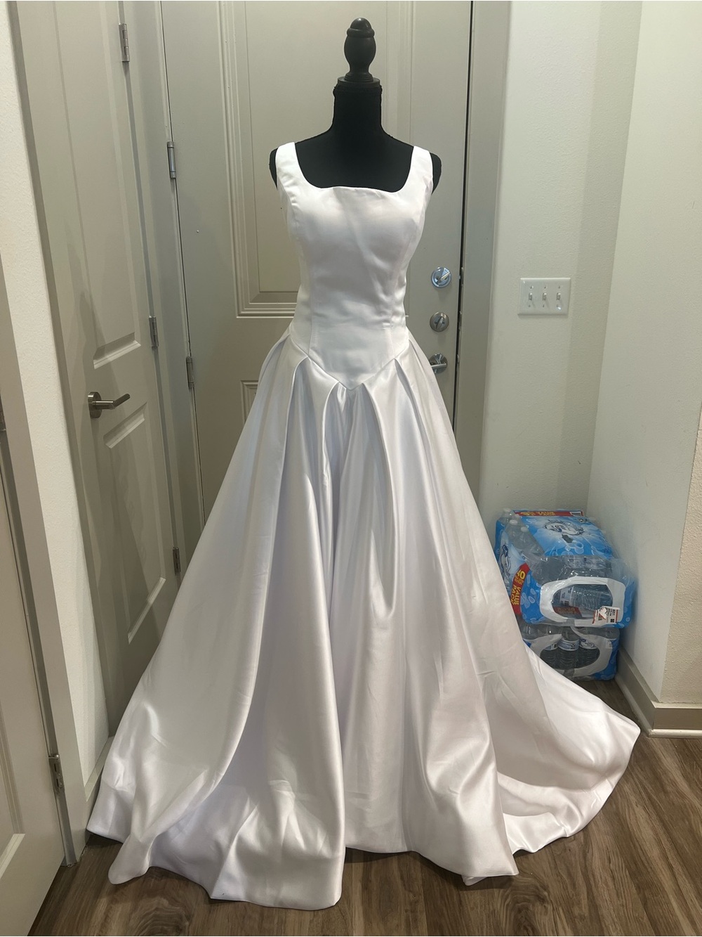 Private Label White Satin A-Line Wedding Dress with Square Neck